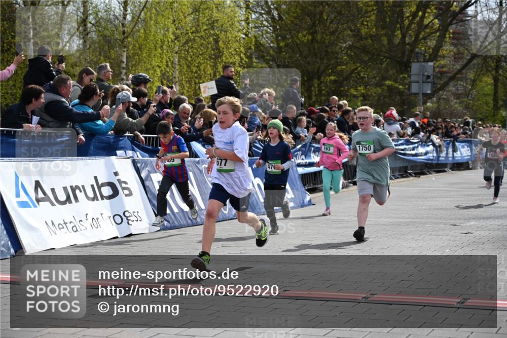 12.04.2026 - 45. Internationalen Wilhelmsburger Insellauf J. Mangold http://msf.ph/oto/9522920 12.04.2026 14:35:07 Ziel 550, 527, 1721, 616, 816, 677, 69, 470, 1750, 163, 166 meine-sportfotos.de