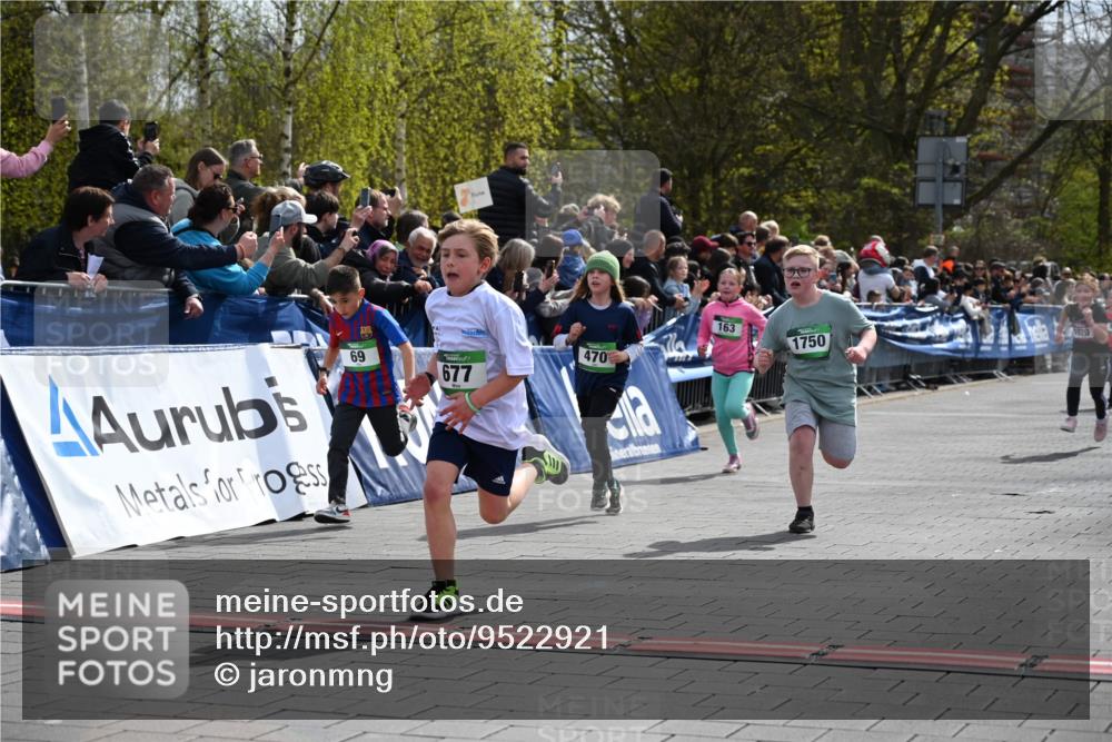 12.04.2026 - 45. Internationalen Wilhelmsburger Insellauf J. Mangold http://msf.ph/oto/9522921 12.04.2026 14:35:07 Ziel 550, 527, 1721, 616, 816, 677, 69, 470, 1750, 163, 166 meine-sportfotos.de