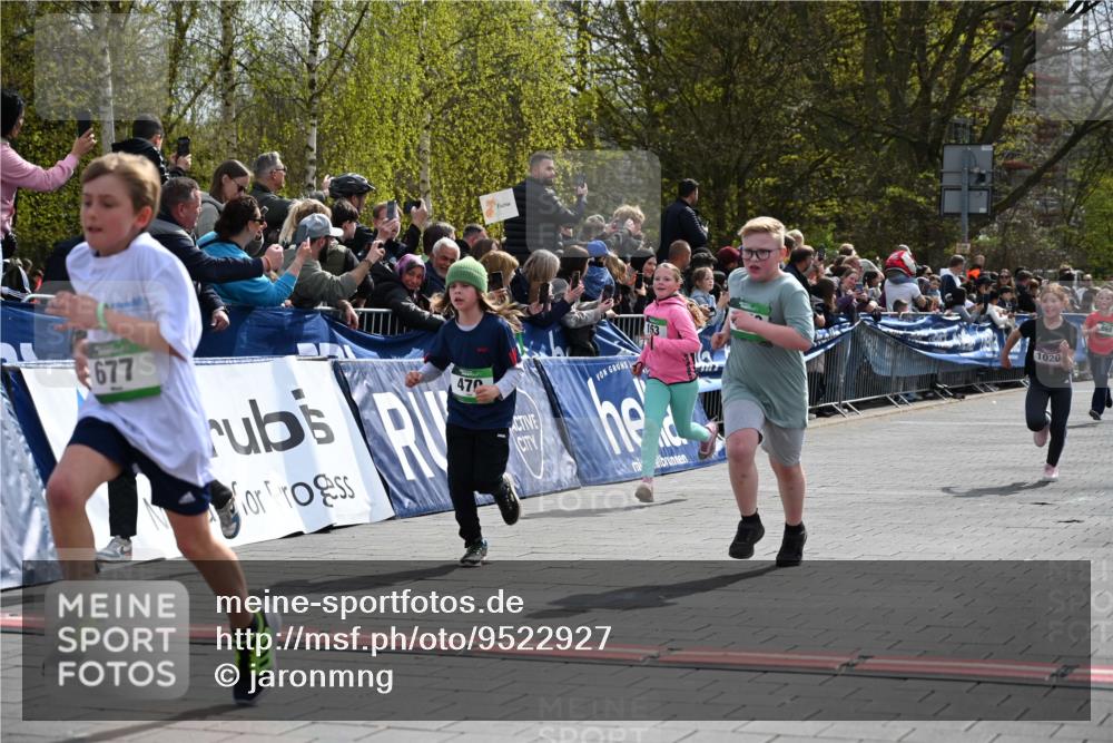 12.04.2026 - 45. Internationalen Wilhelmsburger Insellauf J. Mangold http://msf.ph/oto/9522927 12.04.2026 14:35:08 Ziel 1721, 616, 816, 677, 69, 470, 1750, 163, 166, 836, 869 meine-sportfotos.de