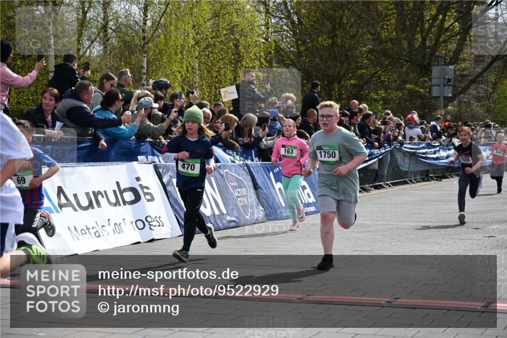12.04.2026 - 45. Internationalen Wilhelmsburger Insellauf J. Mangold http://msf.ph/oto/9522929 12.04.2026 14:35:08 Ziel 1721, 616, 816, 677, 69, 470, 1750, 163, 166, 836, 869 meine-sportfotos.de