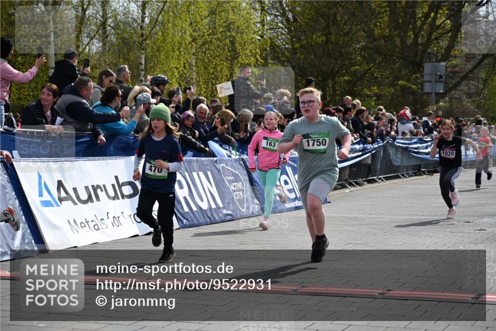 12.04.2026 - 45. Internationalen Wilhelmsburger Insellauf J. Mangold http://msf.ph/oto/9522931 12.04.2026 14:35:08 Ziel 1721, 616, 816, 677, 69, 470, 1750, 163, 166, 836, 869 meine-sportfotos.de