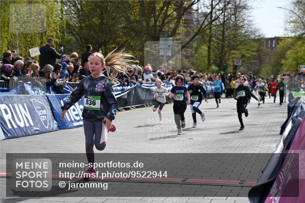 12.04.2026 - 45. Internationalen Wilhelmsburger Insellauf J. Mangold http://msf.ph/oto/9522944 12.04.2026 14:35:12 Ziel 69, 470, 1750, 163, 166, 836, 869, 415, 1707, 846, 842 meine-sportfotos.de