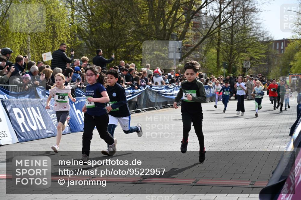 12.04.2026 - 45. Internationalen Wilhelmsburger Insellauf J. Mangold http://msf.ph/oto/9522957 12.04.2026 14:35:14 Ziel 166, 836, 869, 415, 1707, 846, 842, 1703, 156, 659 meine-sportfotos.de