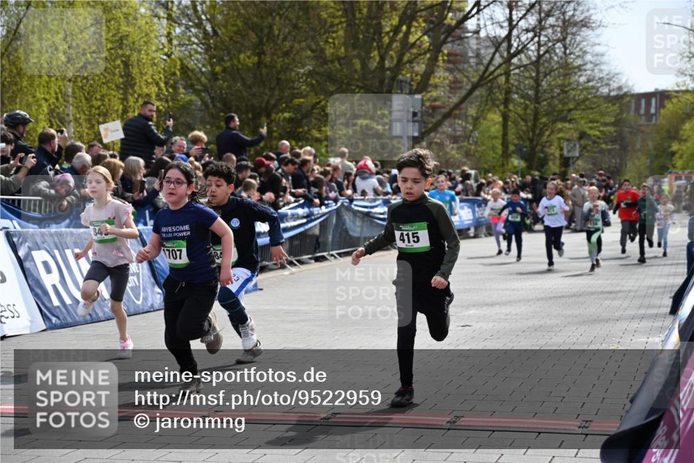 12.04.2026 - 45. Internationalen Wilhelmsburger Insellauf J. Mangold http://msf.ph/oto/9522959 12.04.2026 14:35:15 Ziel 166, 836, 869, 415, 1707, 846, 842, 1703, 156, 659, 873, 142, 522 meine-sportfotos.de
