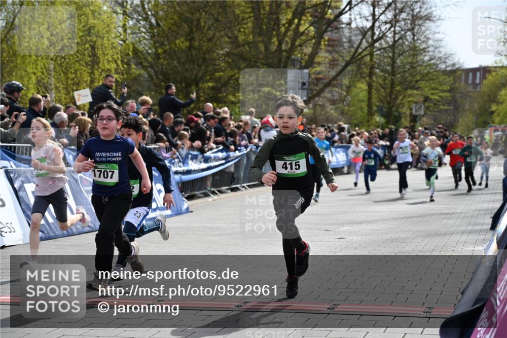 12.04.2026 - 45. Internationalen Wilhelmsburger Insellauf J. Mangold http://msf.ph/oto/9522961 12.04.2026 14:35:15 Ziel 166, 836, 869, 415, 1707, 846, 842, 1703, 156, 659, 873, 142, 522 meine-sportfotos.de