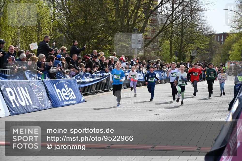 12.04.2026 - 45. Internationalen Wilhelmsburger Insellauf J. Mangold http://msf.ph/oto/9522966 12.04.2026 14:35:16 Ziel 836, 869, 415, 1707, 846, 842, 1703, 156, 659, 873, 142, 522, 1009 meine-sportfotos.de