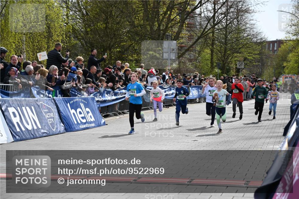 12.04.2026 - 45. Internationalen Wilhelmsburger Insellauf J. Mangold http://msf.ph/oto/9522969 12.04.2026 14:35:16 Ziel 836, 869, 415, 1707, 846, 842, 1703, 156, 659, 873, 142, 522, 1009 meine-sportfotos.de