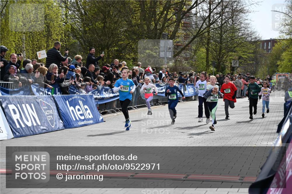 12.04.2026 - 45. Internationalen Wilhelmsburger Insellauf J. Mangold http://msf.ph/oto/9522971 12.04.2026 14:35:16 Ziel 836, 869, 415, 1707, 846, 842, 1703, 156, 659, 873, 142, 522, 1009 meine-sportfotos.de