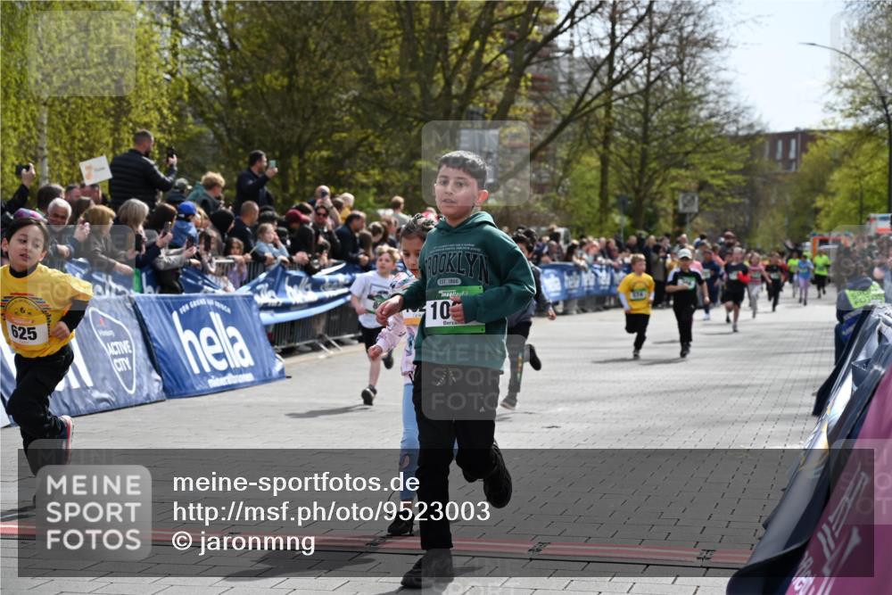 12.04.2026 - 45. Internationalen Wilhelmsburger Insellauf J. Mangold http://msf.ph/oto/9523003 12.04.2026 14:35:21 Ziel 1703, 156, 659, 873, 142, 522, 1009, 419, 80, 366, 574 meine-sportfotos.de