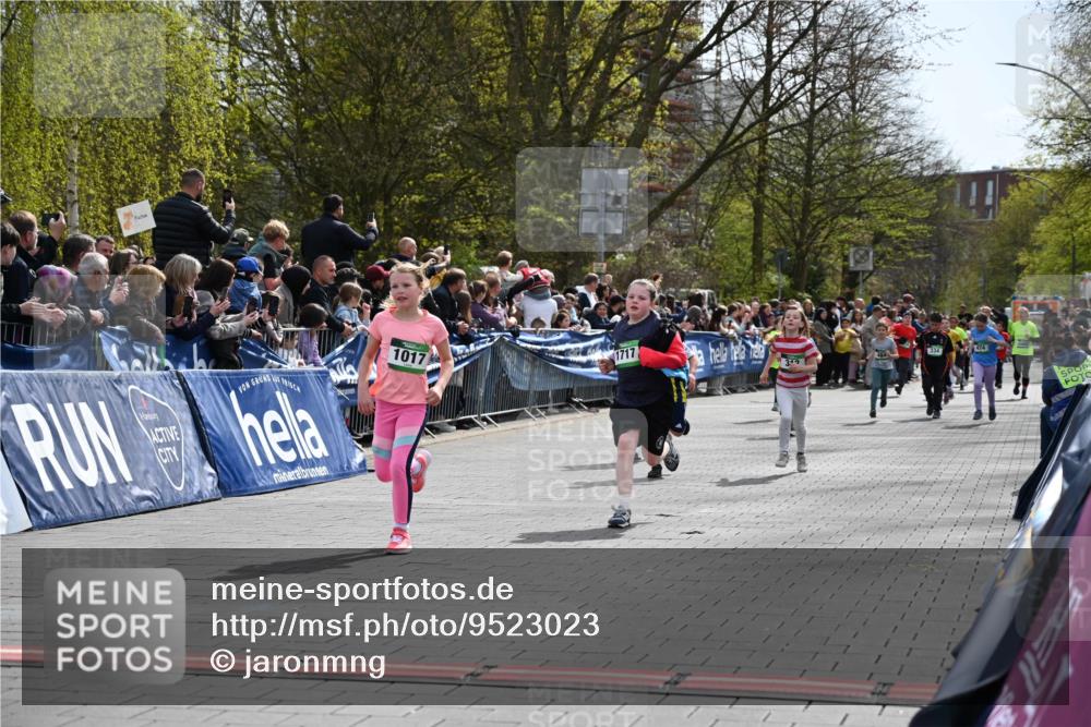 12.04.2026 - 45. Internationalen Wilhelmsburger Insellauf J. Mangold http://msf.ph/oto/9523023 12.04.2026 14:35:26 Ziel 419, 80, 366, 574, 1017, 1717, 312, 340, 848, 1728 meine-sportfotos.de