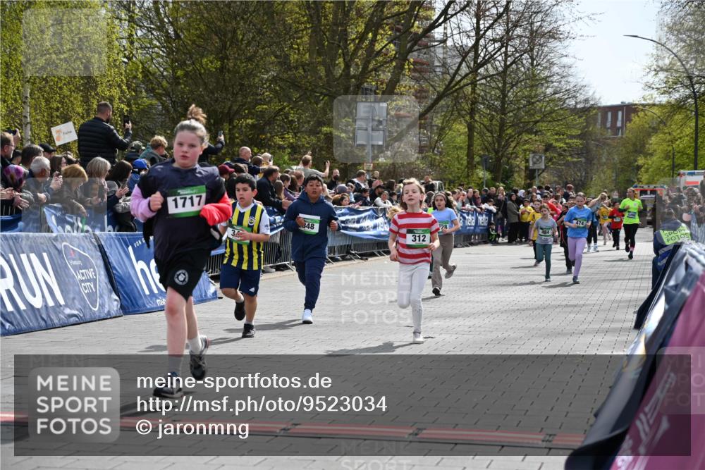 12.04.2026 - 45. Internationalen Wilhelmsburger Insellauf J. Mangold http://msf.ph/oto/9523034 12.04.2026 14:35:27 Ziel 366, 574, 1017, 1717, 312, 340, 848, 1728, 474 meine-sportfotos.de