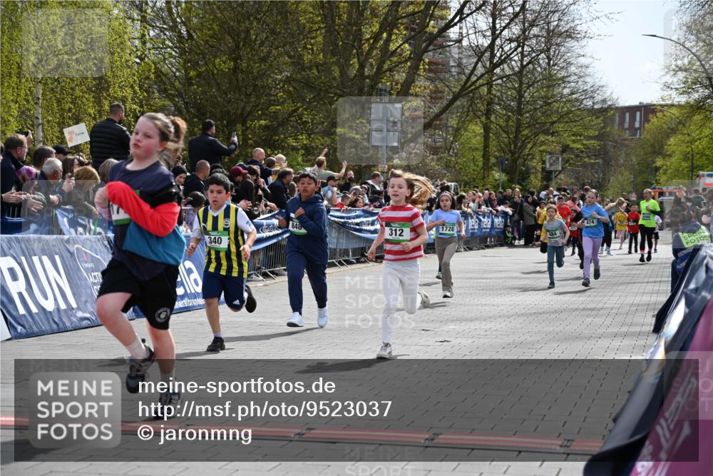 12.04.2026 - 45. Internationalen Wilhelmsburger Insellauf J. Mangold http://msf.ph/oto/9523037 12.04.2026 14:35:28 Ziel 366, 574, 1017, 1717, 312, 340, 848, 1728, 474, 484, 137, 582 meine-sportfotos.de