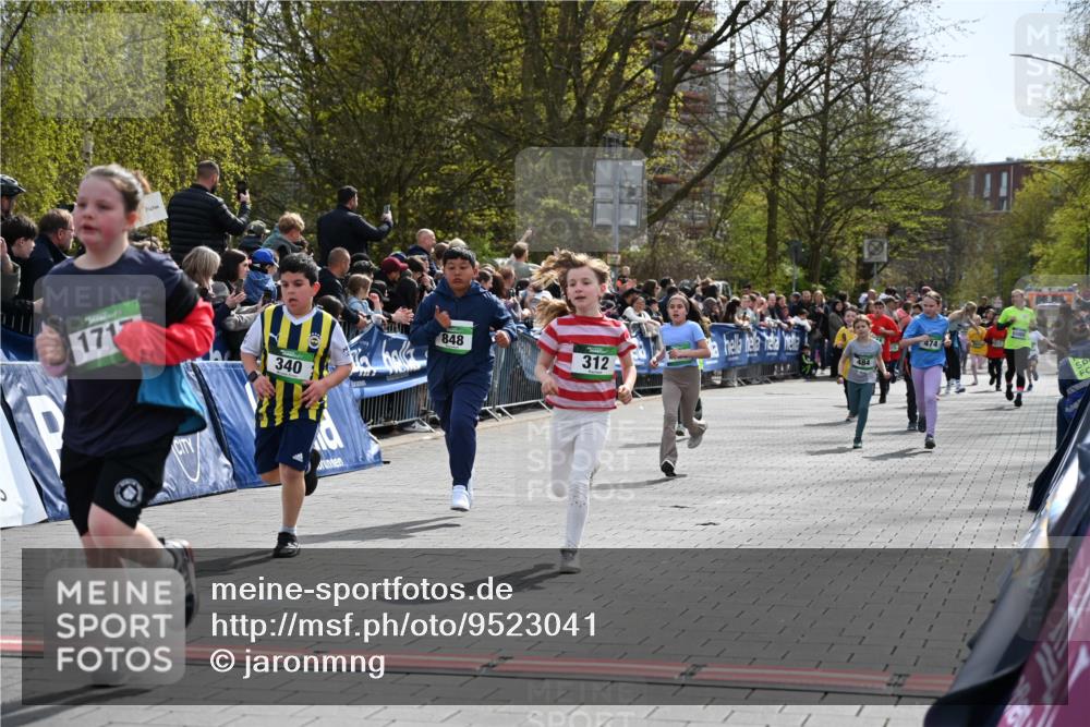 12.04.2026 - 45. Internationalen Wilhelmsburger Insellauf J. Mangold http://msf.ph/oto/9523041 12.04.2026 14:35:28 Ziel 366, 574, 1017, 1717, 312, 340, 848, 1728, 474, 484, 137, 582 meine-sportfotos.de