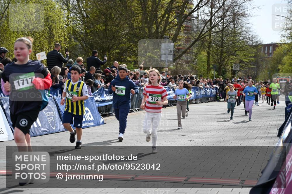 12.04.2026 - 45. Internationalen Wilhelmsburger Insellauf J. Mangold http://msf.ph/oto/9523042 12.04.2026 14:35:28 Ziel 366, 574, 1017, 1717, 312, 340, 848, 1728, 474, 484, 137, 582 meine-sportfotos.de