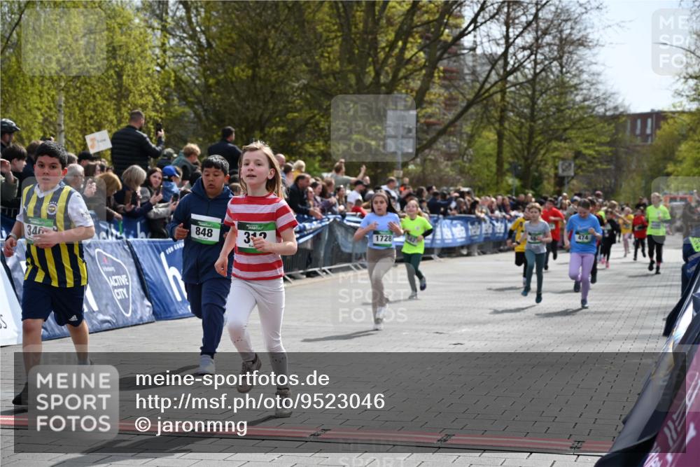 12.04.2026 - 45. Internationalen Wilhelmsburger Insellauf J. Mangold http://msf.ph/oto/9523046 12.04.2026 14:35:29 Ziel 1017, 1717, 312, 340, 848, 1728, 474, 484, 137, 582 meine-sportfotos.de