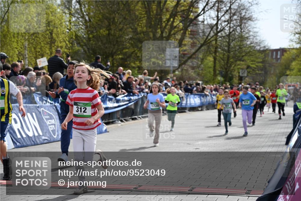 12.04.2026 - 45. Internationalen Wilhelmsburger Insellauf J. Mangold http://msf.ph/oto/9523049 12.04.2026 14:35:29 Ziel 1017, 1717, 312, 340, 848, 1728, 474, 484, 137, 582 meine-sportfotos.de