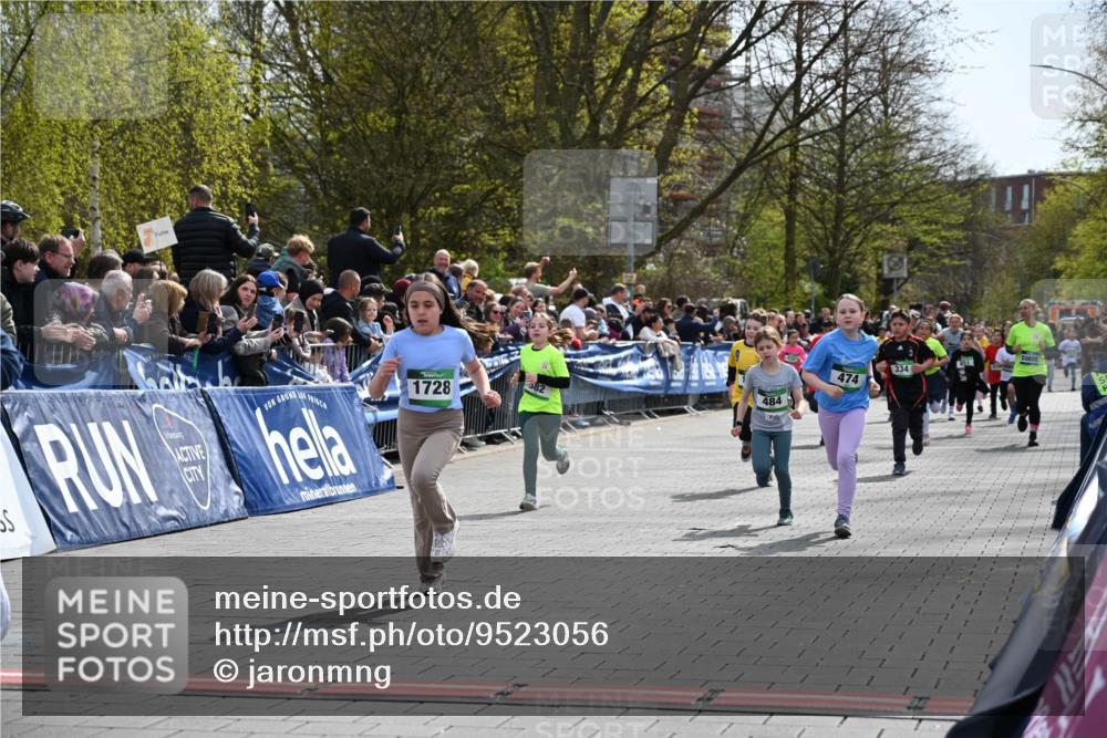 12.04.2026 - 45. Internationalen Wilhelmsburger Insellauf J. Mangold http://msf.ph/oto/9523056 12.04.2026 14:35:30 Ziel 1017, 1717, 312, 340, 848, 1728, 474, 484, 137, 582, 334 meine-sportfotos.de