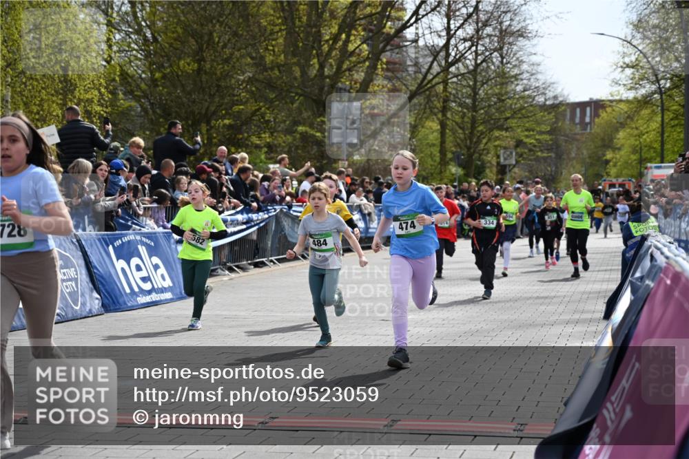12.04.2026 - 45. Internationalen Wilhelmsburger Insellauf J. Mangold http://msf.ph/oto/9523059 12.04.2026 14:35:31 Ziel 1017, 1717, 312, 340, 848, 1728, 474, 484, 137, 582, 334 meine-sportfotos.de