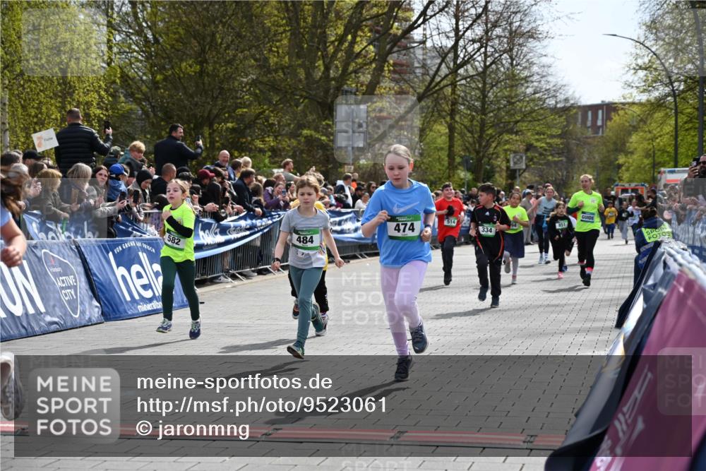 12.04.2026 - 45. Internationalen Wilhelmsburger Insellauf J. Mangold http://msf.ph/oto/9523061 12.04.2026 14:35:31 Ziel 1017, 1717, 312, 340, 848, 1728, 474, 484, 137, 582, 334 meine-sportfotos.de