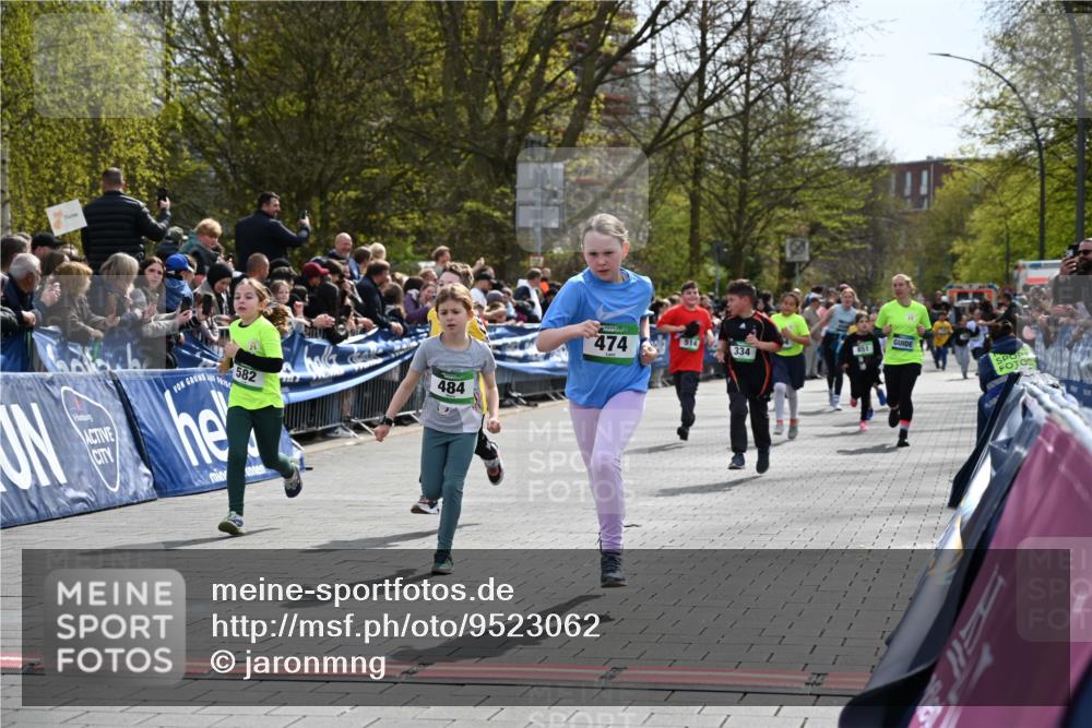 12.04.2026 - 45. Internationalen Wilhelmsburger Insellauf J. Mangold http://msf.ph/oto/9523062 12.04.2026 14:35:31 Ziel 1017, 1717, 312, 340, 848, 1728, 474, 484, 137, 582, 334 meine-sportfotos.de