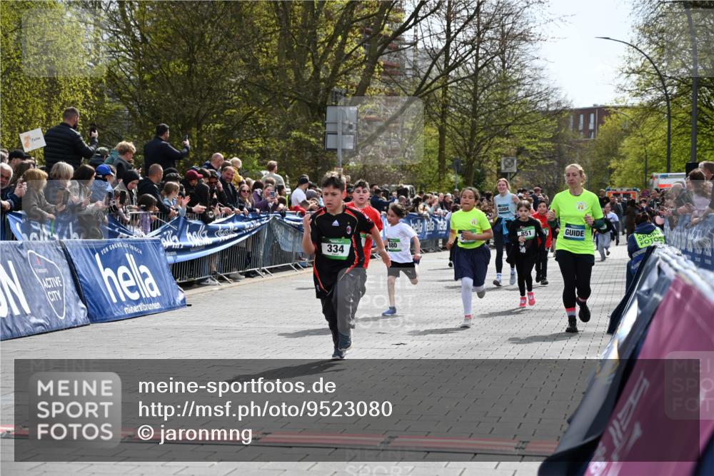 12.04.2026 - 45. Internationalen Wilhelmsburger Insellauf J. Mangold http://msf.ph/oto/9523080 12.04.2026 14:35:33 Ziel 312, 340, 848, 1728, 474, 484, 137, 582, 334, 514, 594, 680, 851 meine-sportfotos.de