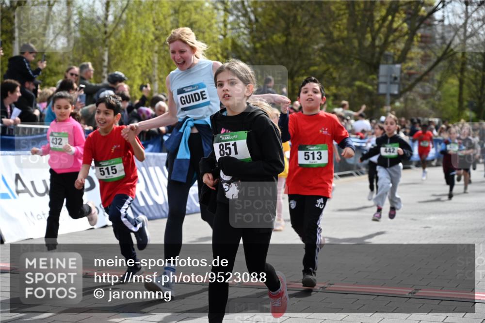 12.04.2026 - 45. Internationalen Wilhelmsburger Insellauf J. Mangold http://msf.ph/oto/9523088 12.04.2026 14:35:38 Ziel 334, 514, 594, 680, 851, 515, 432, 513, 442, 603, 364, 425, 813, 674, 1724 meine-sportfotos.de