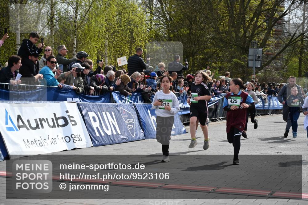 12.04.2026 - 45. Internationalen Wilhelmsburger Insellauf J. Mangold http://msf.ph/oto/9523106 12.04.2026 14:35:41 Ziel 851, 515, 432, 513, 442, 603, 364, 425, 813, 674, 1724, 118, 322, 525 meine-sportfotos.de
