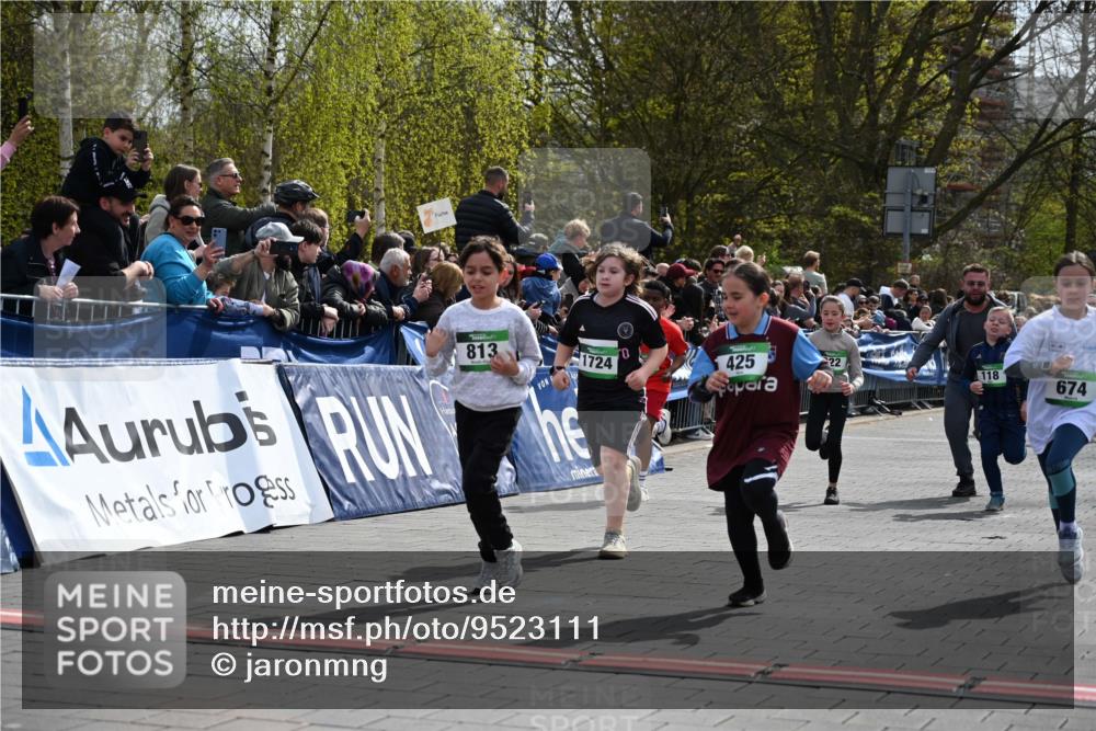 12.04.2026 - 45. Internationalen Wilhelmsburger Insellauf J. Mangold http://msf.ph/oto/9523111 12.04.2026 14:35:41 Ziel 851, 515, 432, 513, 442, 603, 364, 425, 813, 674, 1724, 118, 322, 525 meine-sportfotos.de