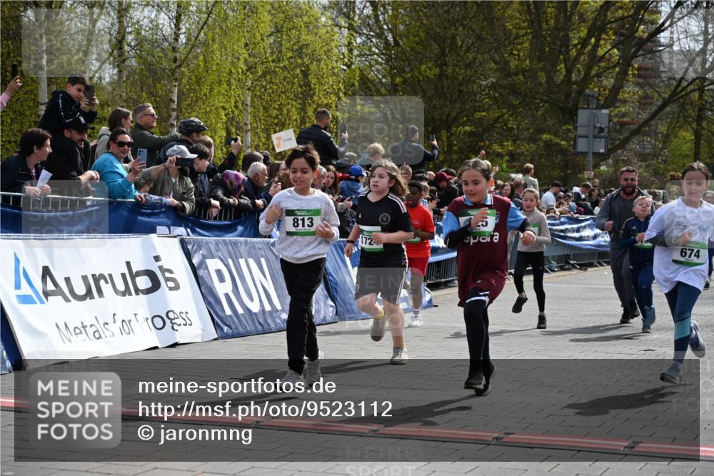 12.04.2026 - 45. Internationalen Wilhelmsburger Insellauf J. Mangold http://msf.ph/oto/9523112 12.04.2026 14:35:41 Ziel 851, 515, 432, 513, 442, 603, 364, 425, 813, 674, 1724, 118, 322, 525 meine-sportfotos.de