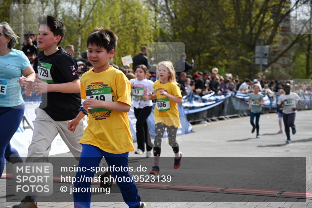 12.04.2026 - 45. Internationalen Wilhelmsburger Insellauf J. Mangold http://msf.ph/oto/9523139 12.04.2026 14:35:47 Ziel 118, 322, 525, 77, 549, 1729, 606, 13, 850, 481, 81 meine-sportfotos.de