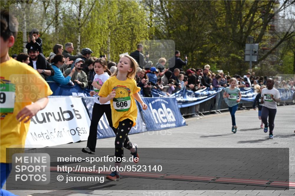 12.04.2026 - 45. Internationalen Wilhelmsburger Insellauf J. Mangold http://msf.ph/oto/9523140 12.04.2026 14:35:48 Ziel 77, 549, 1729, 606, 13, 850, 481, 81 meine-sportfotos.de