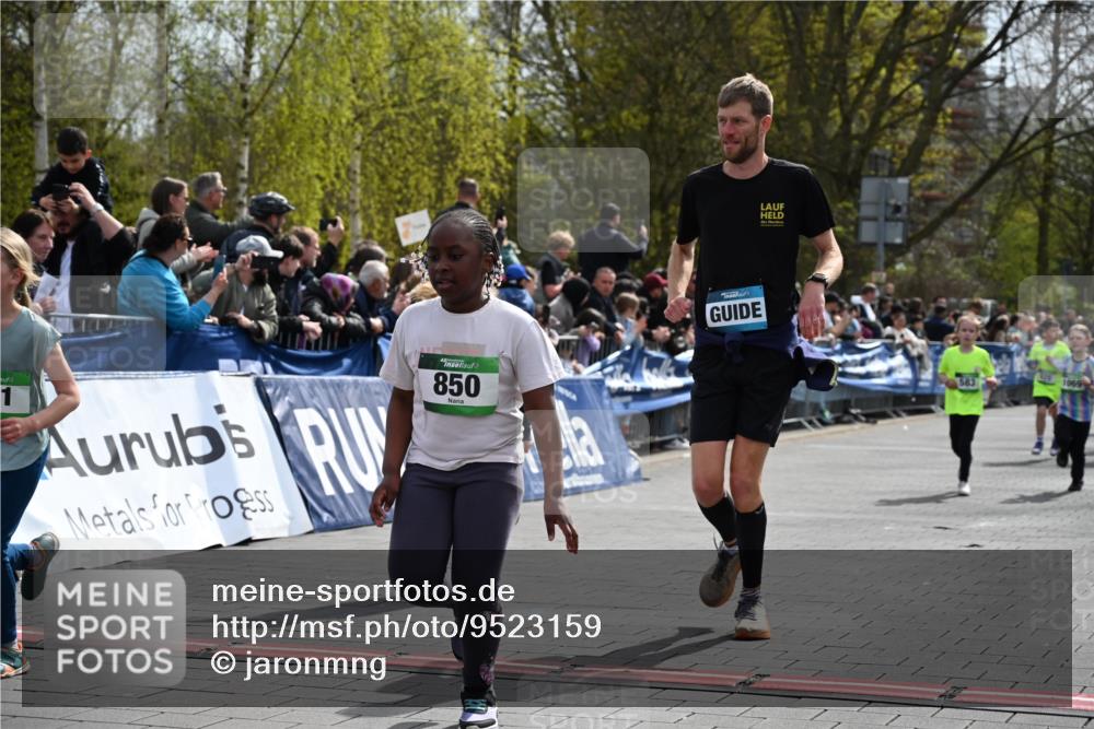 12.04.2026 - 45. Internationalen Wilhelmsburger Insellauf J. Mangold http://msf.ph/oto/9523159 12.04.2026 14:35:50 Ziel 77, 549, 1729, 606, 13, 850, 481, 81, 1069 meine-sportfotos.de