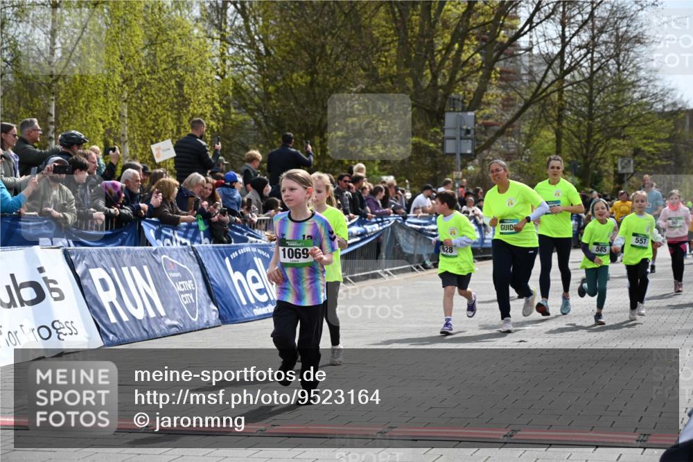 12.04.2026 - 45. Internationalen Wilhelmsburger Insellauf J. Mangold http://msf.ph/oto/9523164 12.04.2026 14:35:54 Ziel 850, 481, 81, 1069, 583, 628, 557, 585, 79, 76 meine-sportfotos.de