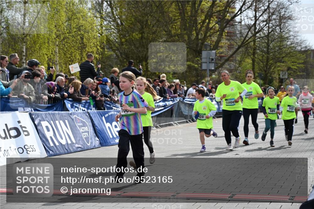 12.04.2026 - 45. Internationalen Wilhelmsburger Insellauf J. Mangold http://msf.ph/oto/9523165 12.04.2026 14:35:54 Ziel 850, 481, 81, 1069, 583, 628, 557, 585, 79, 76 meine-sportfotos.de