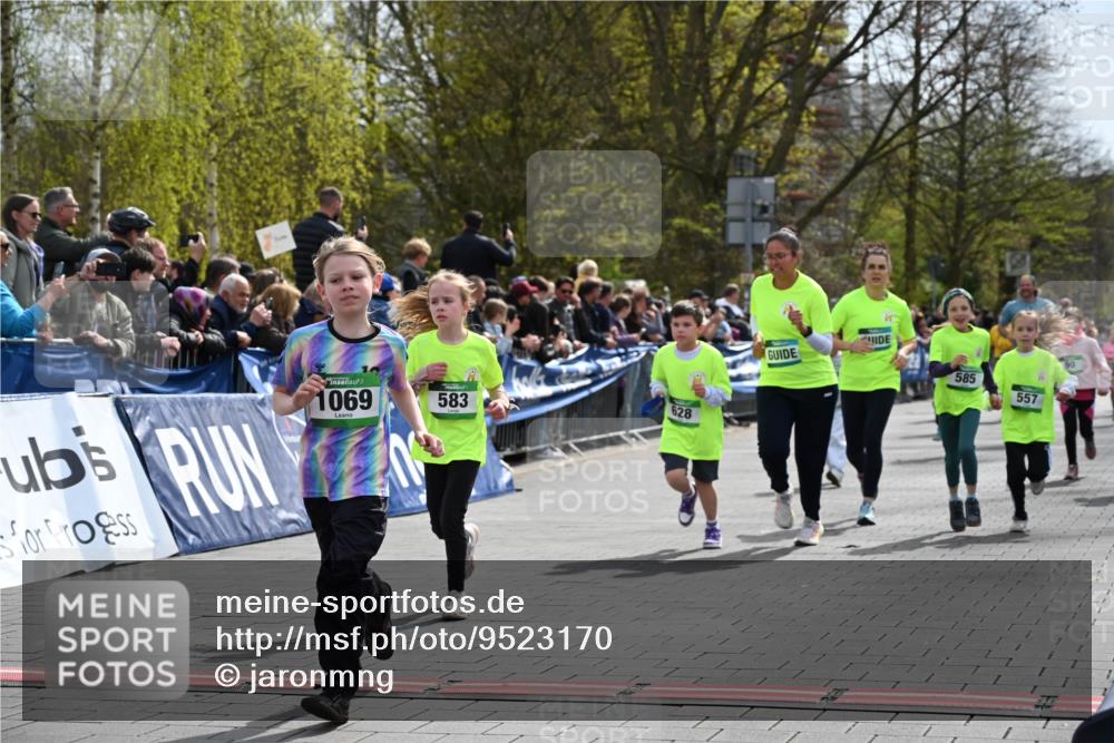 12.04.2026 - 45. Internationalen Wilhelmsburger Insellauf J. Mangold http://msf.ph/oto/9523170 12.04.2026 14:35:54 Ziel 850, 481, 81, 1069, 583, 628, 557, 585, 79, 76 meine-sportfotos.de