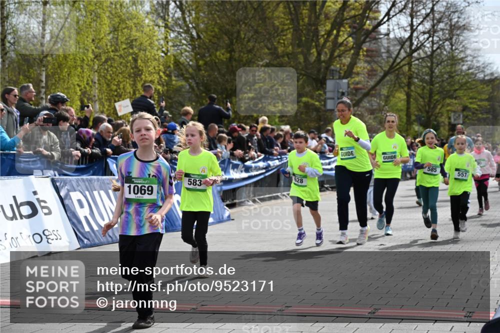 12.04.2026 - 45. Internationalen Wilhelmsburger Insellauf J. Mangold http://msf.ph/oto/9523171 12.04.2026 14:35:54 Ziel 850, 481, 81, 1069, 583, 628, 557, 585, 79, 76 meine-sportfotos.de