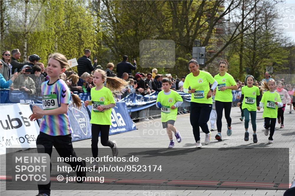 12.04.2026 - 45. Internationalen Wilhelmsburger Insellauf J. Mangold http://msf.ph/oto/9523174 12.04.2026 14:35:55 Ziel 81, 1069, 583, 628, 557, 585, 79, 76, 344, 90 meine-sportfotos.de