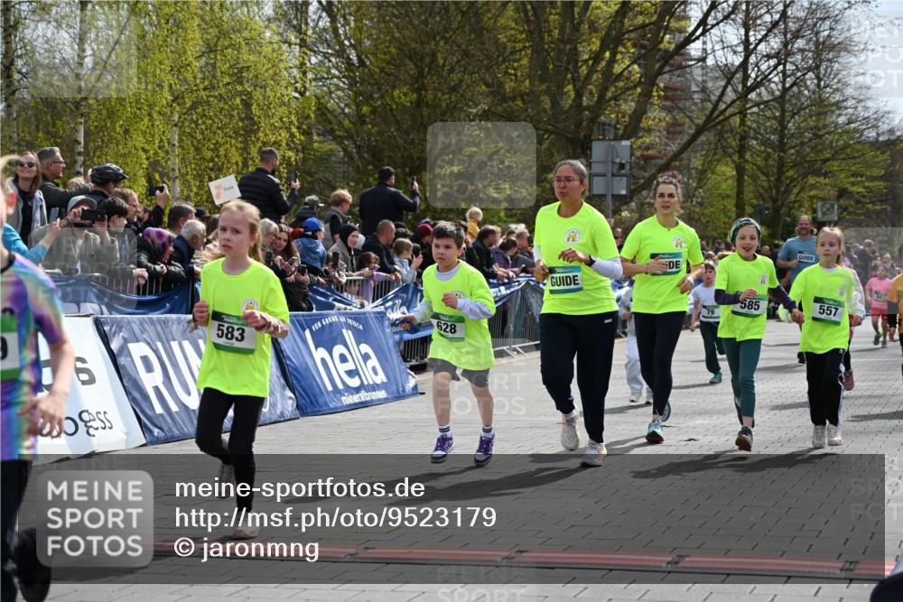 12.04.2026 - 45. Internationalen Wilhelmsburger Insellauf J. Mangold http://msf.ph/oto/9523179 12.04.2026 14:35:55 Ziel 81, 1069, 583, 628, 557, 585, 79, 76, 344, 90 meine-sportfotos.de