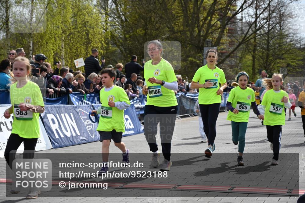 12.04.2026 - 45. Internationalen Wilhelmsburger Insellauf J. Mangold http://msf.ph/oto/9523188 12.04.2026 14:35:56 Ziel 1069, 583, 628, 557, 585, 79, 76, 344, 90, 1732 meine-sportfotos.de