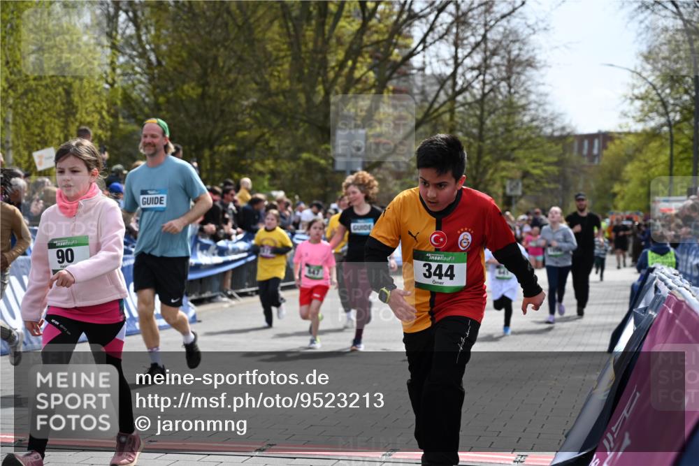 12.04.2026 - 45. Internationalen Wilhelmsburger Insellauf J. Mangold http://msf.ph/oto/9523213 12.04.2026 14:36:00 Ziel 628, 557, 585, 79, 76, 344, 90, 1732, 847, 641, 1056, 411 meine-sportfotos.de