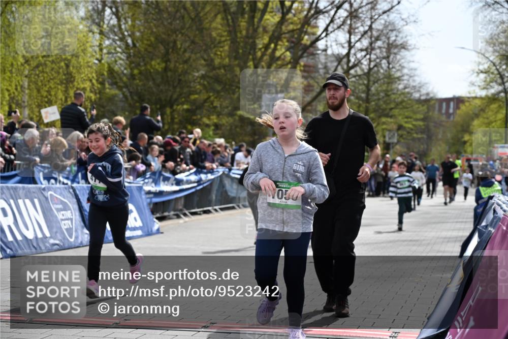 12.04.2026 - 45. Internationalen Wilhelmsburger Insellauf J. Mangold http://msf.ph/oto/9523242 12.04.2026 14:36:04 Ziel 1732, 847, 641, 1056, 411, 93, 148, 1710, 863 meine-sportfotos.de