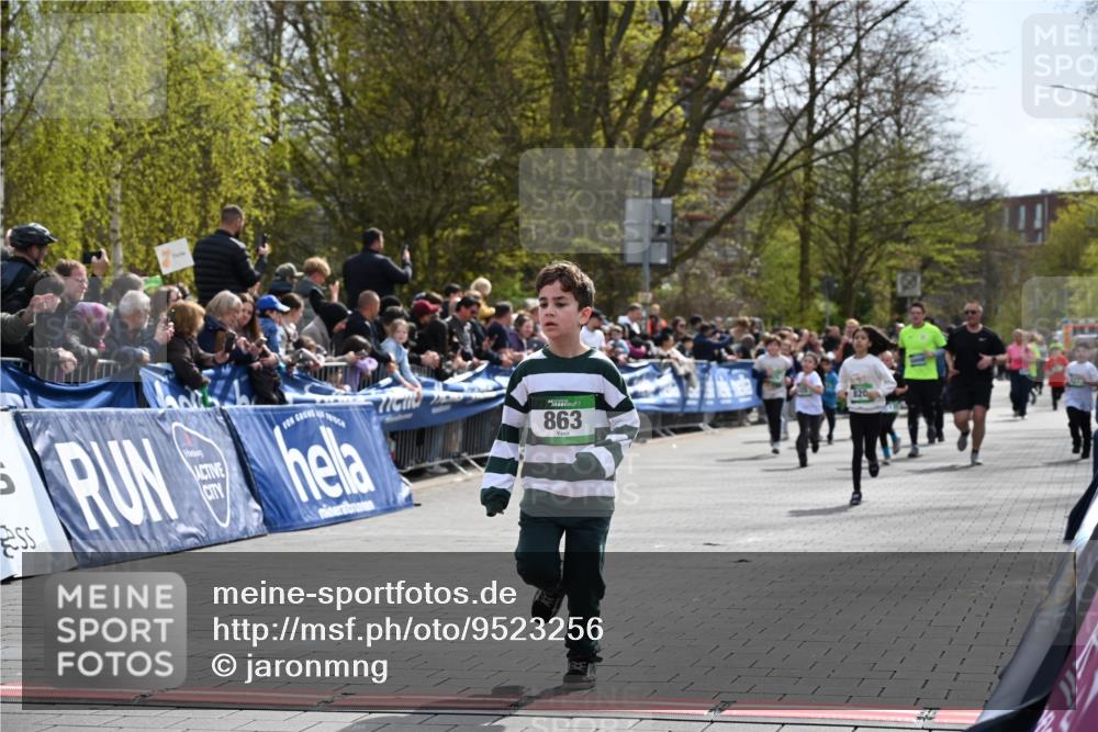 12.04.2026 - 45. Internationalen Wilhelmsburger Insellauf J. Mangold http://msf.ph/oto/9523256 12.04.2026 14:36:09 Ziel 93, 148, 1710, 863, 820 meine-sportfotos.de