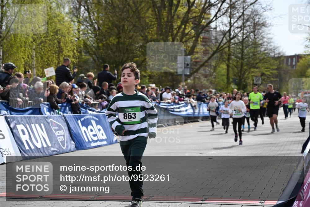 12.04.2026 - 45. Internationalen Wilhelmsburger Insellauf J. Mangold http://msf.ph/oto/9523261 12.04.2026 14:36:09 Ziel 93, 148, 1710, 863, 820 meine-sportfotos.de
