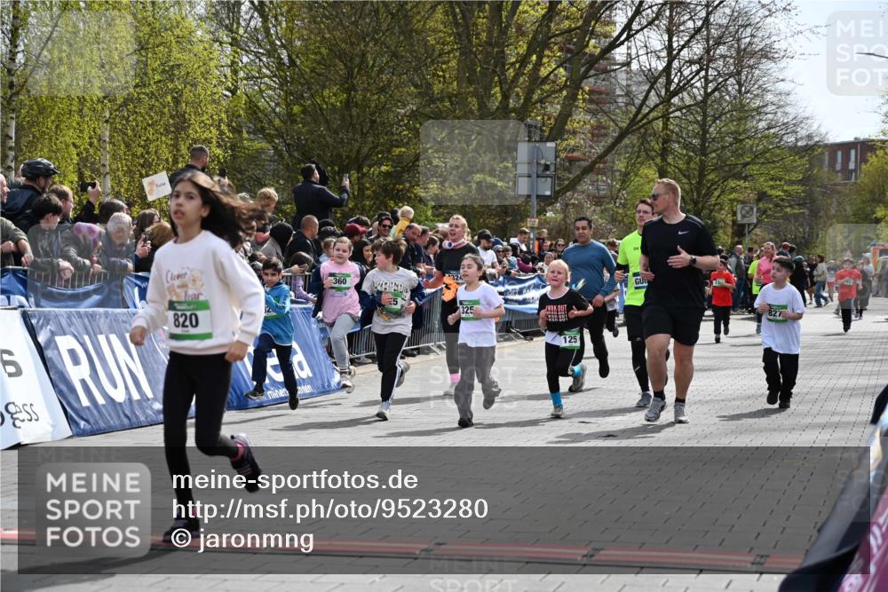 12.04.2026 - 45. Internationalen Wilhelmsburger Insellauf J. Mangold http://msf.ph/oto/9523280 12.04.2026 14:36:12 Ziel 1710, 863, 820, 328, 1025, 360, 325, 125, 827 meine-sportfotos.de