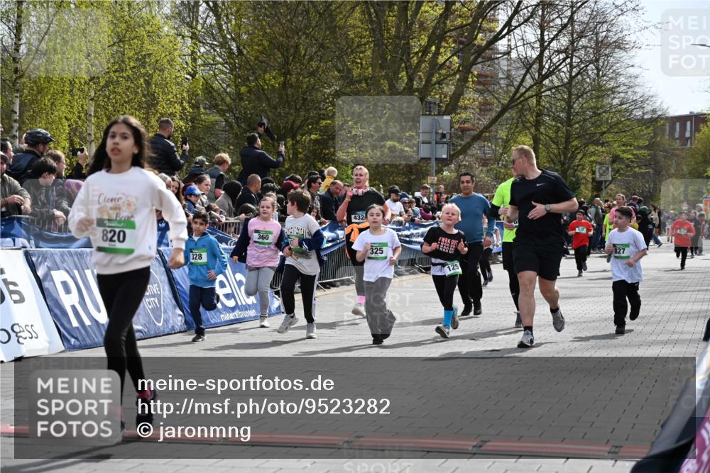 12.04.2026 - 45. Internationalen Wilhelmsburger Insellauf J. Mangold http://msf.ph/oto/9523282 12.04.2026 14:36:12 Ziel 1710, 863, 820, 328, 1025, 360, 325, 125, 827 meine-sportfotos.de