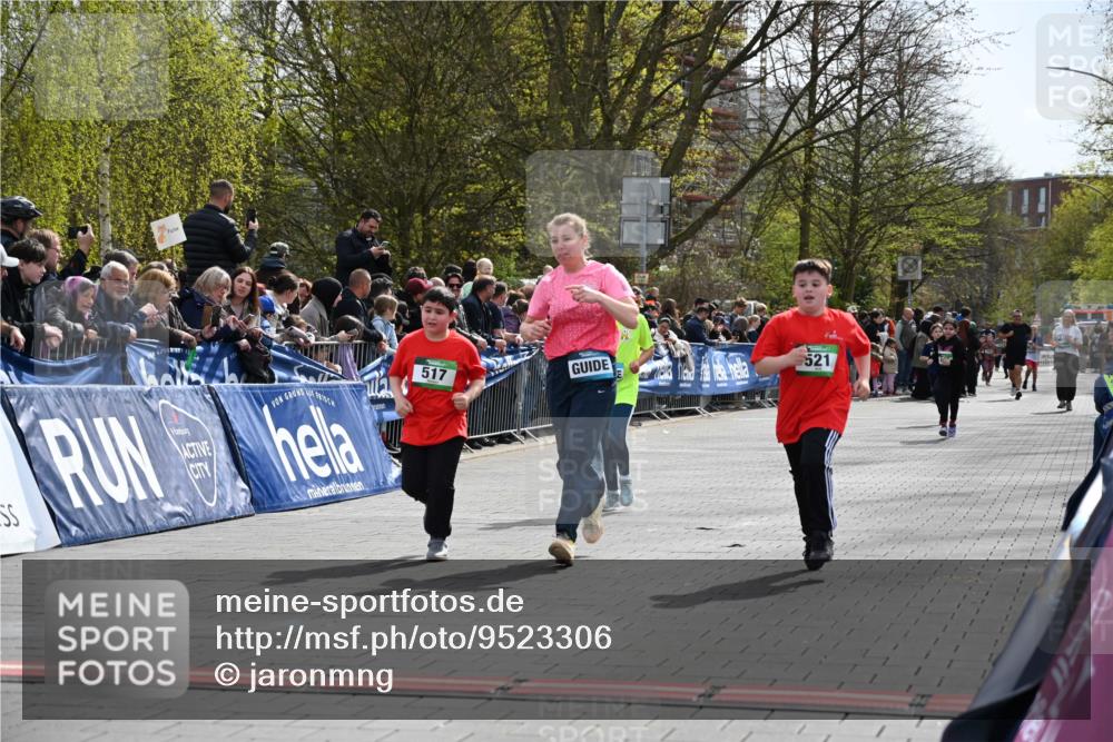 12.04.2026 - 45. Internationalen Wilhelmsburger Insellauf J. Mangold http://msf.ph/oto/9523306 12.04.2026 14:36:19 Ziel 125, 827, 1024, 517, 521 meine-sportfotos.de