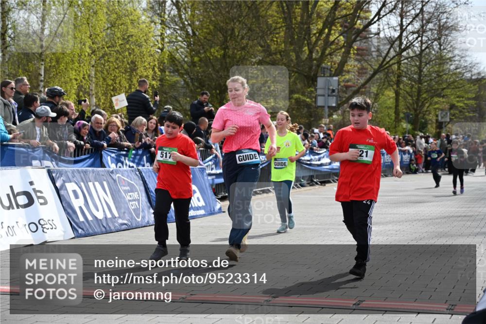 12.04.2026 - 45. Internationalen Wilhelmsburger Insellauf J. Mangold http://msf.ph/oto/9523314 12.04.2026 14:36:20 Ziel 1024, 517, 521 meine-sportfotos.de