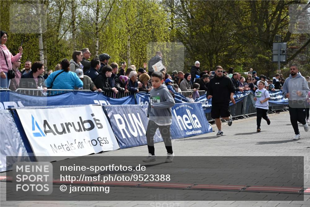 12.04.2026 - 45. Internationalen Wilhelmsburger Insellauf J. Mangold http://msf.ph/oto/9523388 12.04.2026 14:36:42 Ziel 296, 343, 665 meine-sportfotos.de