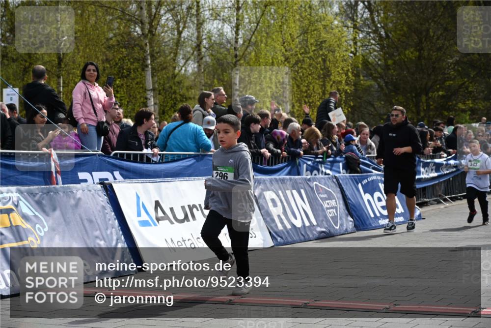 12.04.2026 - 45. Internationalen Wilhelmsburger Insellauf J. Mangold http://msf.ph/oto/9523394 12.04.2026 14:36:42 Ziel 296, 343, 665 meine-sportfotos.de