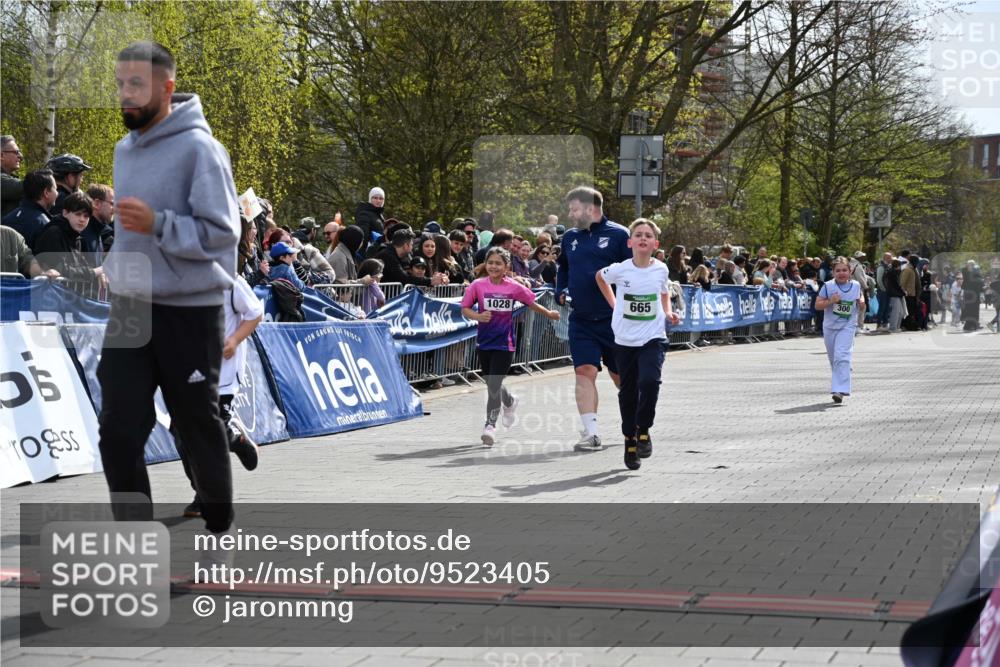 12.04.2026 - 45. Internationalen Wilhelmsburger Insellauf J. Mangold http://msf.ph/oto/9523405 12.04.2026 14:36:44 Ziel 296, 343, 665 meine-sportfotos.de